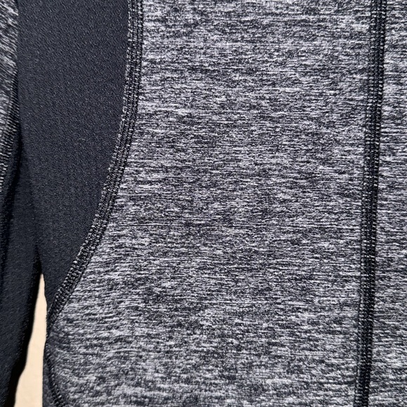 LULULEMON Gray/Black Quarter Zip Top - Picture 8 of 11